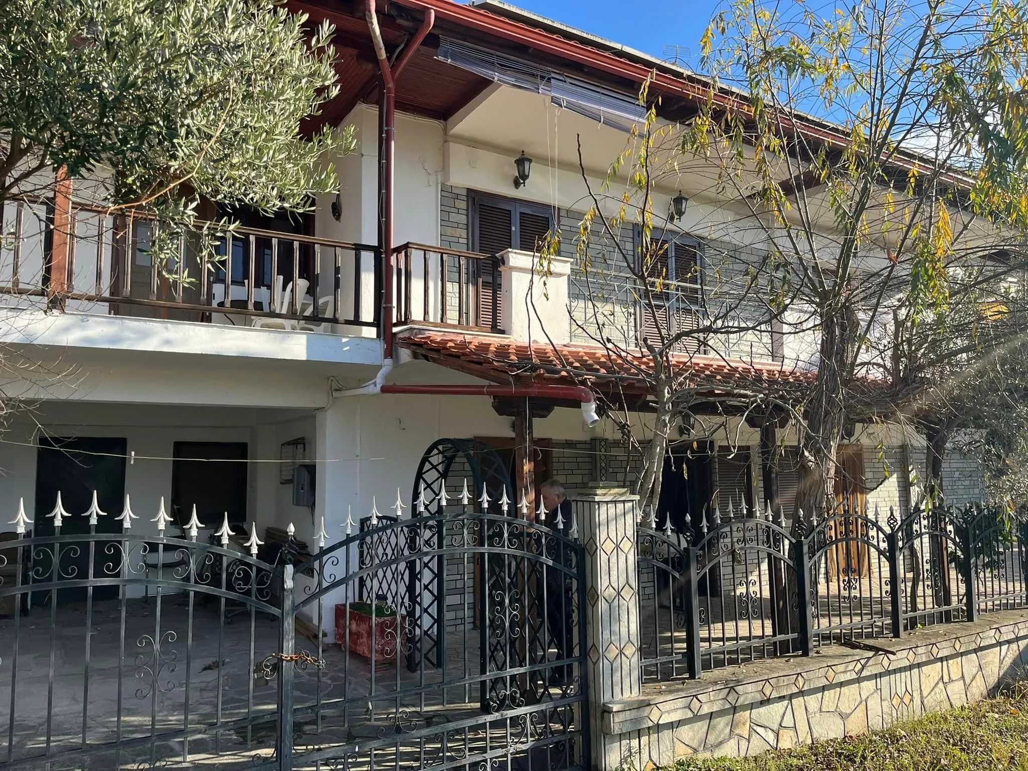 Продава сграда 296 м2 с двор 275 м2 в Аспровалта, Северна Гърция