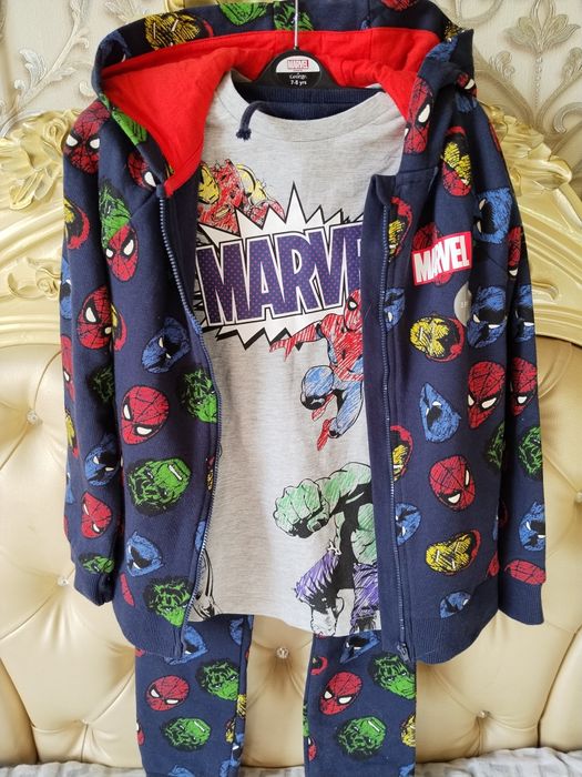 Костюм -тройка американского бренда" MARVEL"