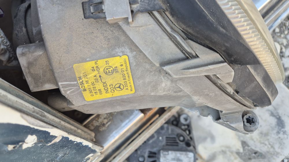 Ляв Фар за Мерцедес Ц клас W203 98- 2005г