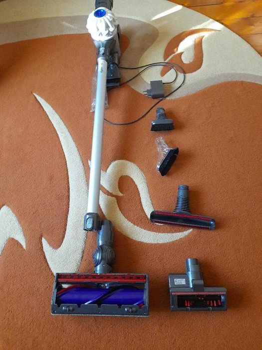 Vand aspirator vertical Dyson V 6 +