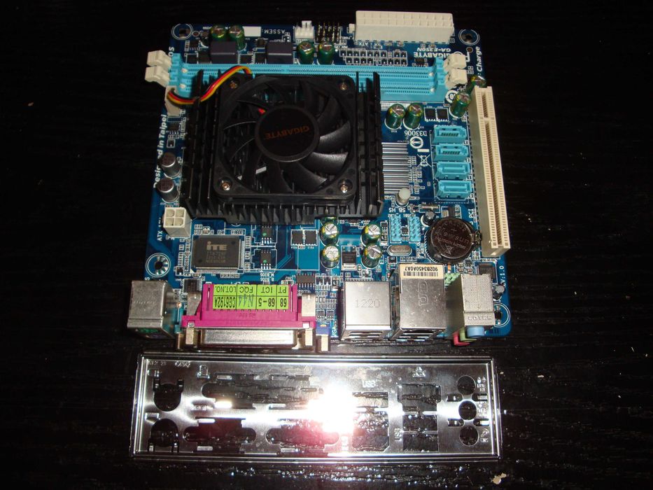 Placa de baza Gigabyte mini iTX GA-E350N AMD 18W TDP