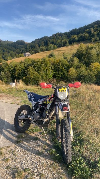 Vând husqvarna 450 injecție !