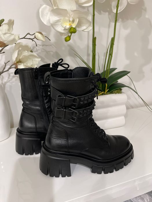 Bocanci damă îl passo