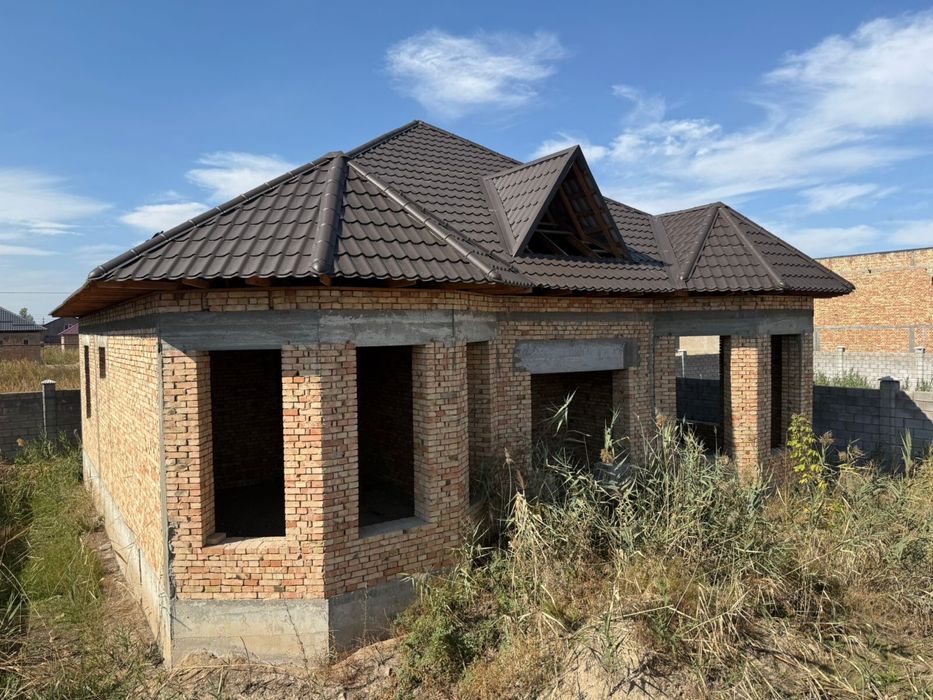 дом имееться цокальный этаж