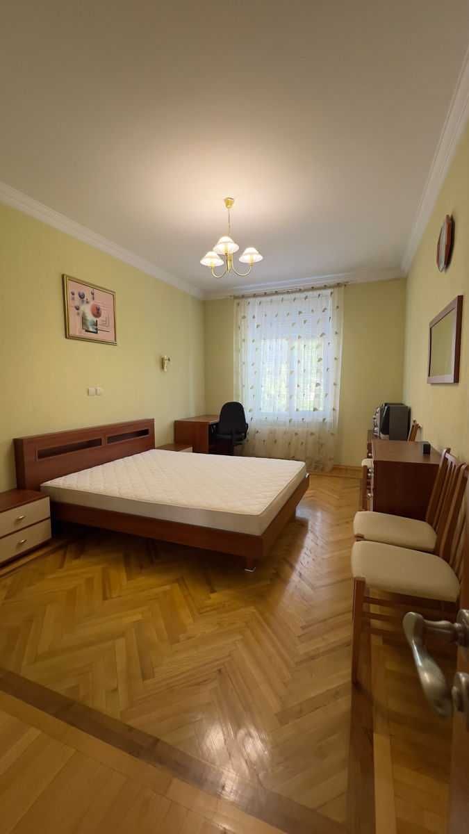 Тристаен имот в Красно село