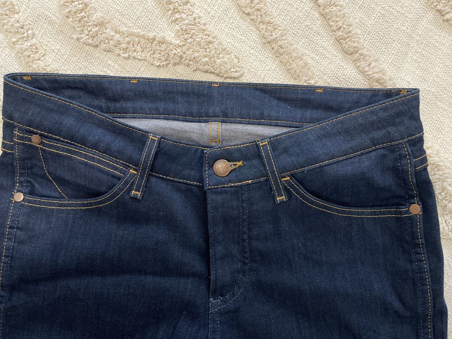 Blugi dama evazati, Wrangler