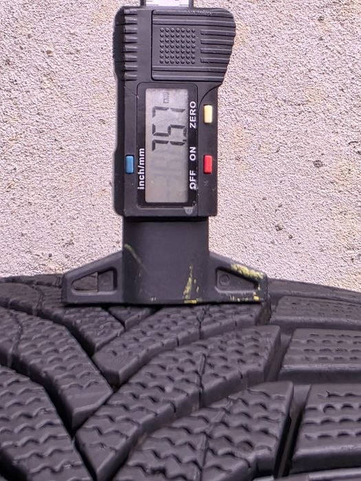 Vând două anvelope de iarna nexen  235 45 19  dot 2622