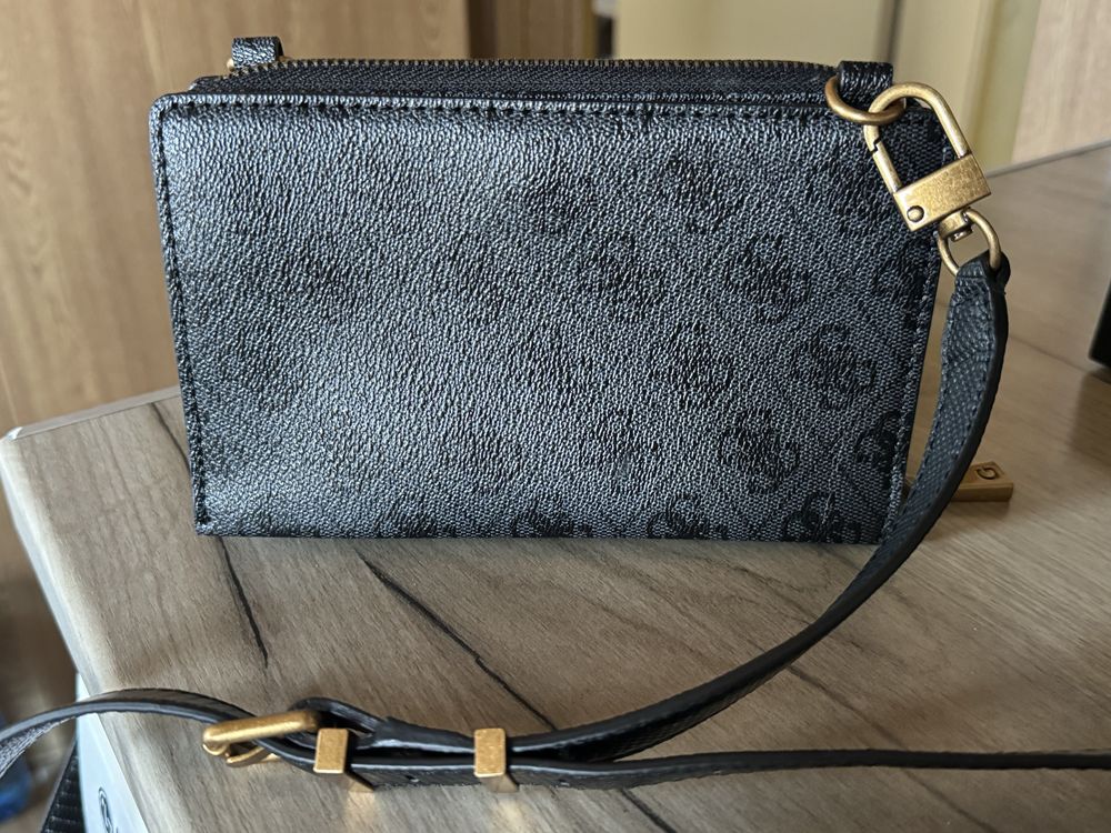 Нова чанта guess