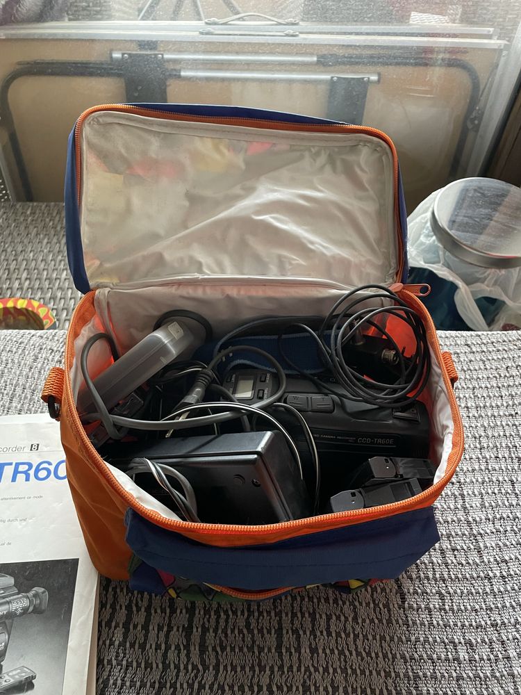 Sony CCD-TR60E Video-8 Handycam Video Camera