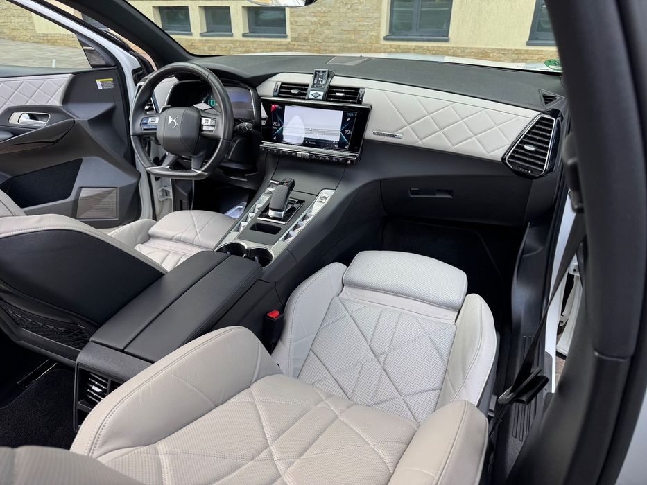 DS Automobiles DS 7 Crossback Model Plug-in/Hybrid 300cp4x4/Alb Perla/Tva Deductibil/Varf De Gama