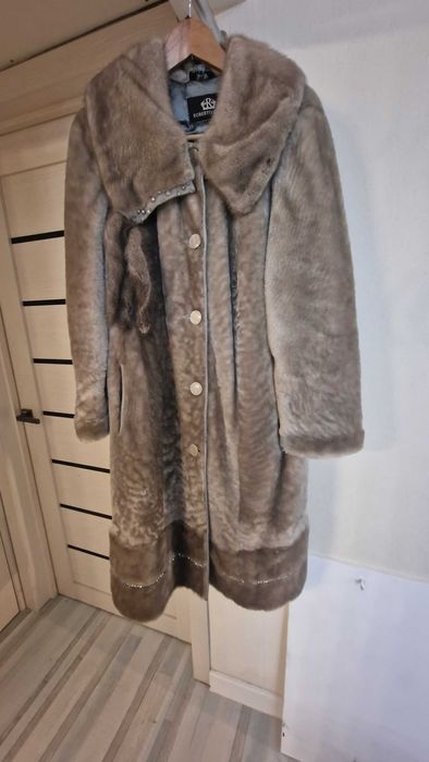 Продам шубу мутон серый жемчужный ращмер 50-52