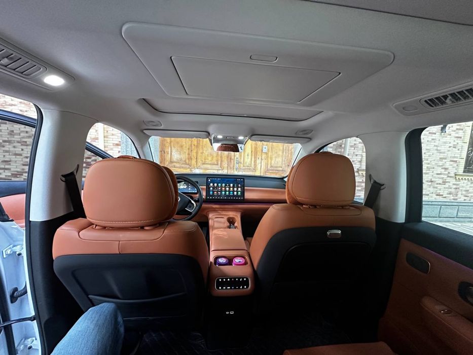 Продаю Leapmotor C16 Hibrid (1 хозяин) 2024