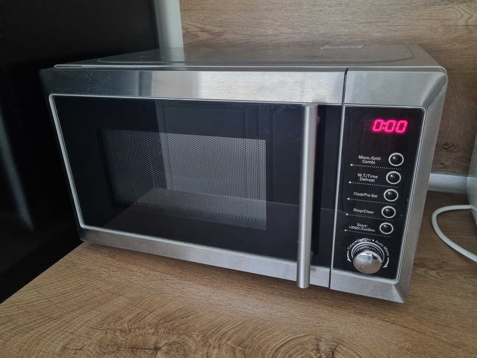 Микровълнова фурна 800W