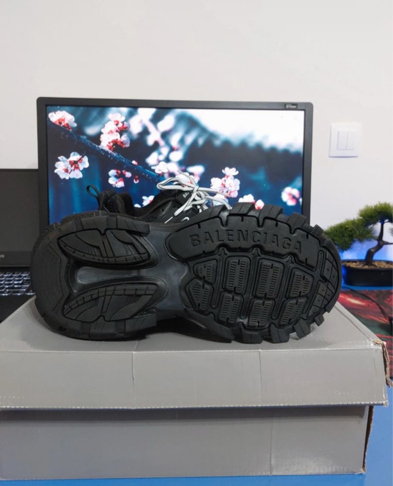 Balenciaga track