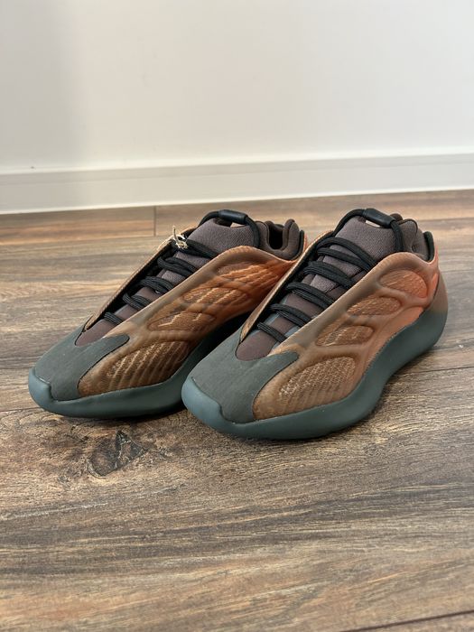 Adidas Yeezy 700 Copper Fade . Noi in cutie. 37 1/3 ,39 1/3 , 42 .
