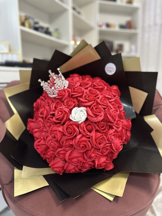 Aranjamente Florale - Buchete/Cutii cu trandafiri din sapun sau satin