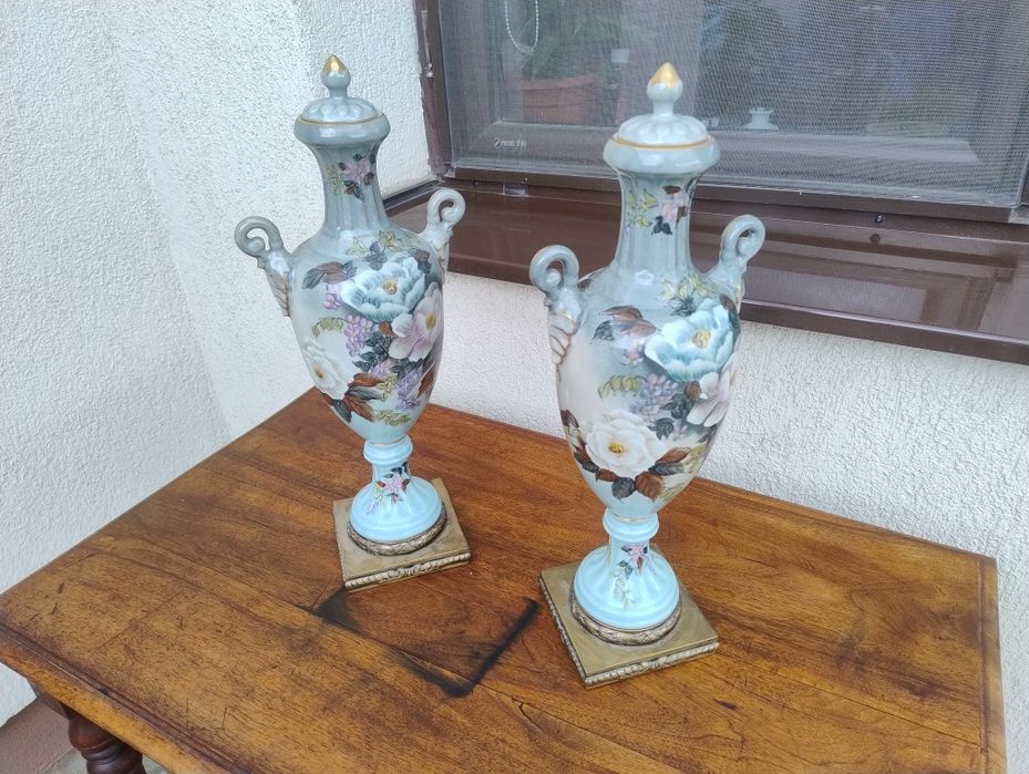 De vânzare set de vaze/amfore vechi din porțelan cu motive florale