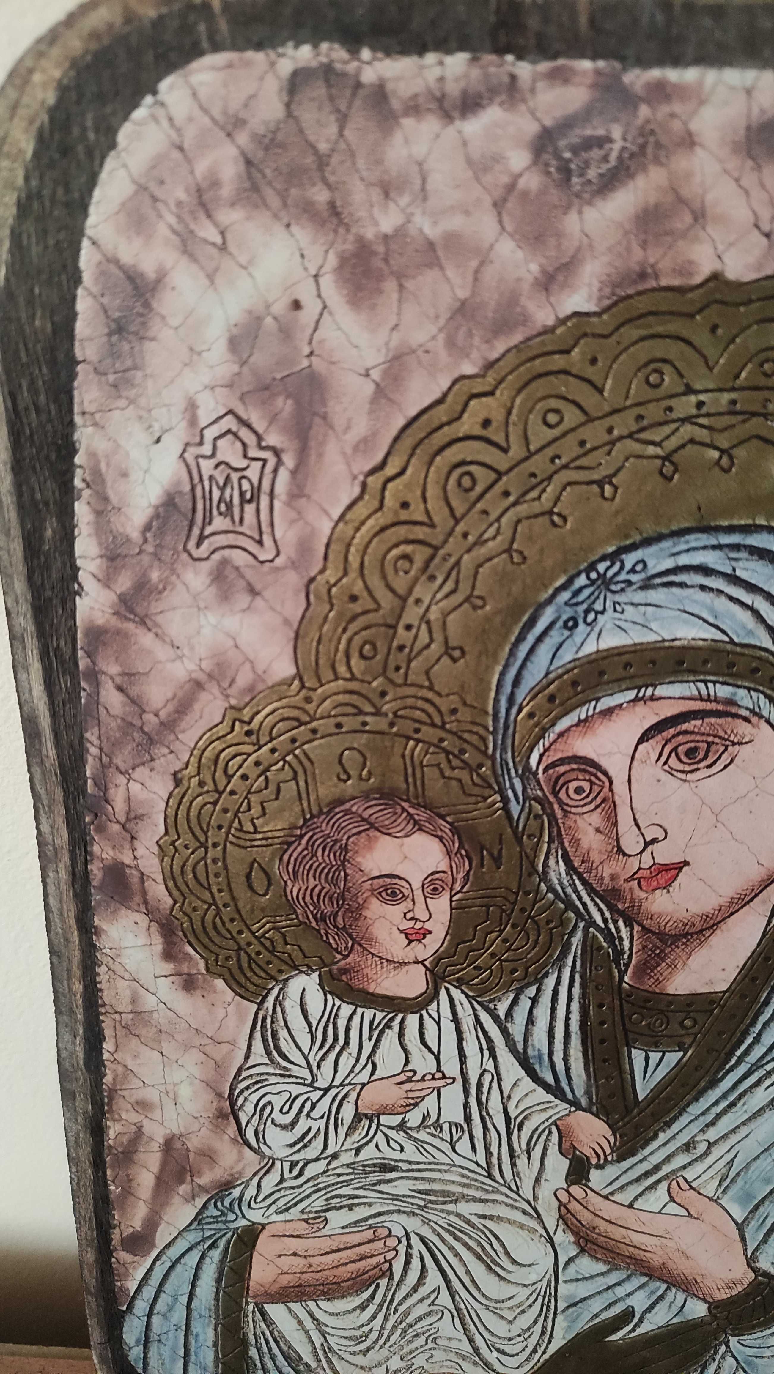 Стара дървена икона Св.Богородица и Младенеца