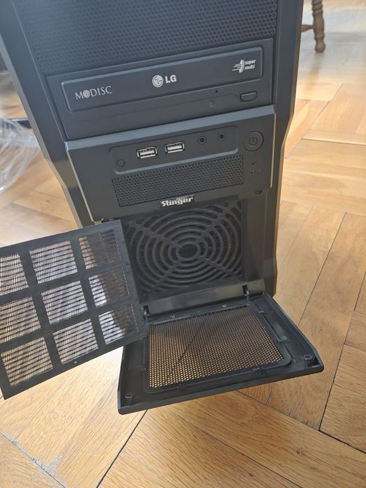 Кутия за компютър Persy Stinger – отлично състояние