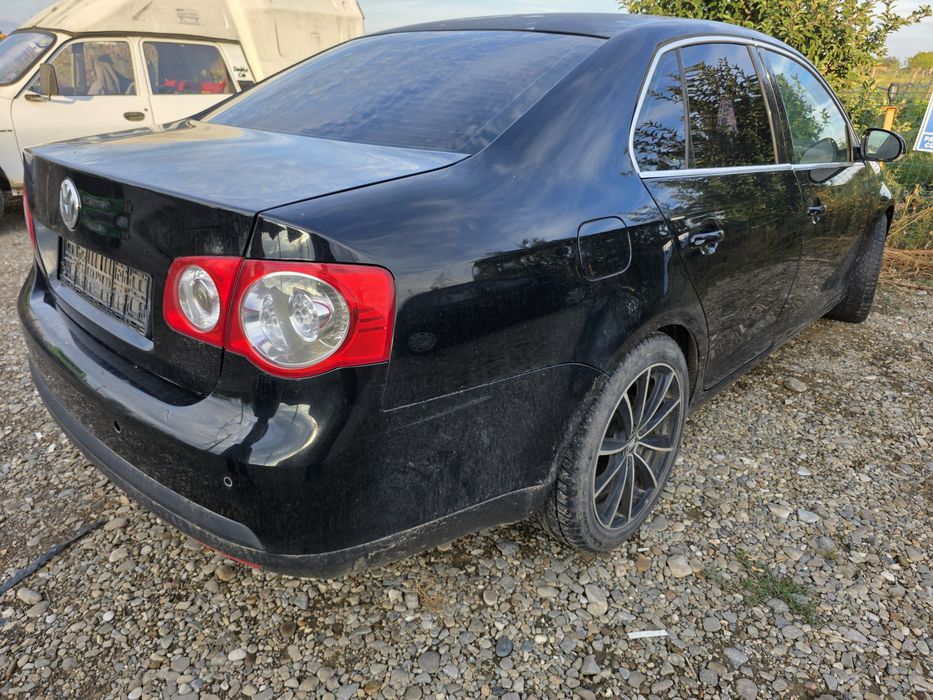 Dezmembrez Volkswagen Jetta 1.6mpi 1.6fsi 1.9tdi 2.0tdi