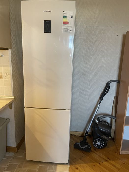 Холодильник SAMSUNG