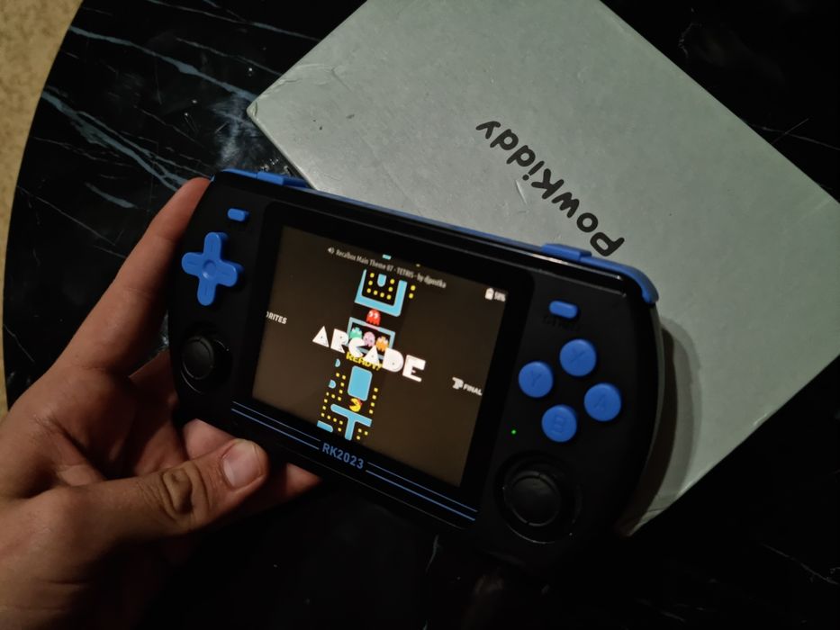 Нинтендо Свитч , PowKiddy с коробкой с зарядным проводом, и с играми