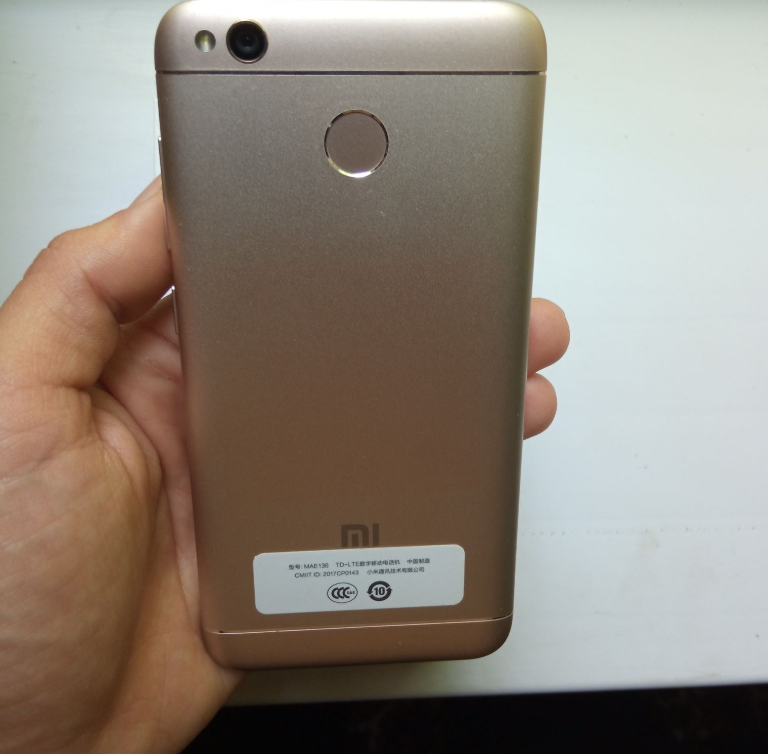 Redmi 4 x  gb srochna sotiladi xolati idial