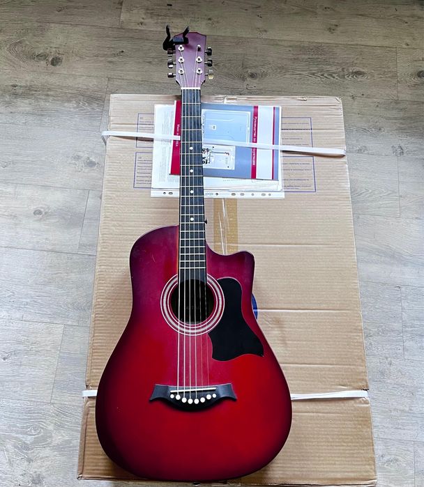 Продам гитару в отличном состоянии с чехлом