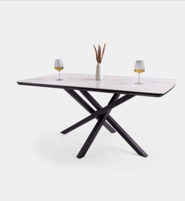 Masa de sufragerie cu efect ceramic. Design contemporan.