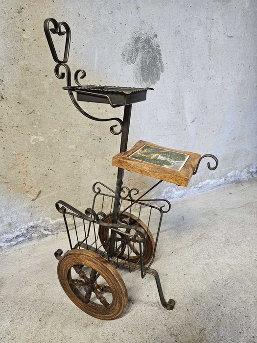 Витрина в стил Рустик с регуриране на рафтовете