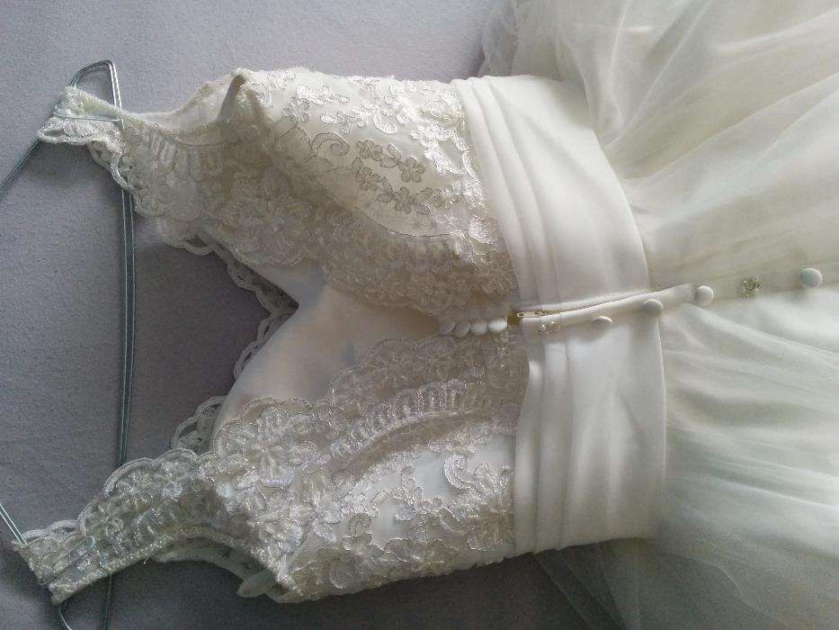 Vand rochie de mireasă