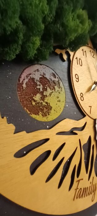 Vand tablou copacul vietii cu licheni și ceas central.