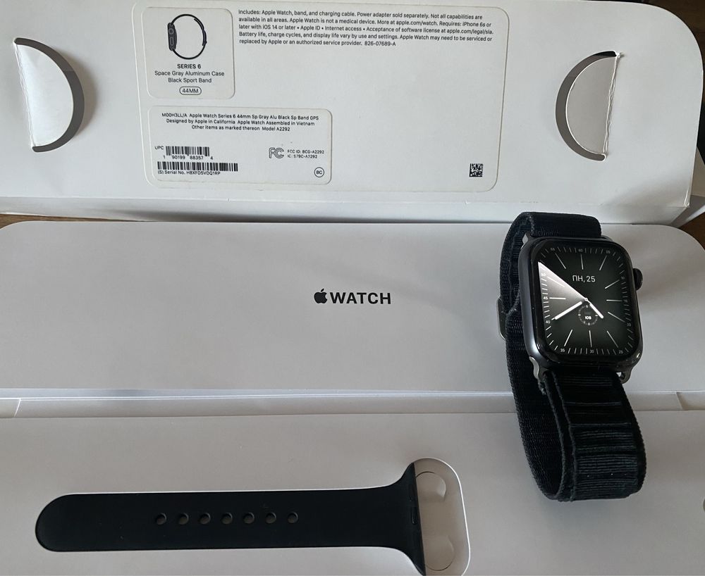 Продам Apple Watch Series 6 44mm Space Grey