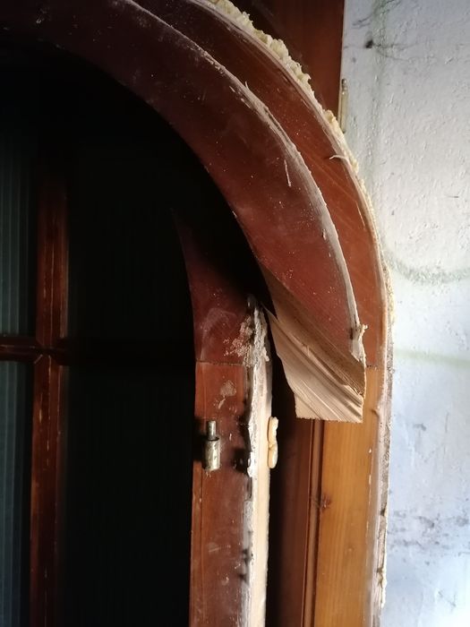 Ușa din masiv, brad