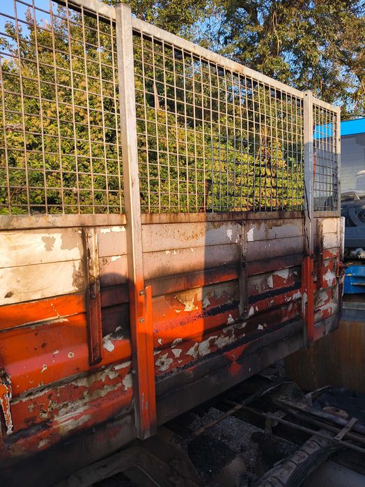 Продавам самосвален кош от Мерцедес варио 815