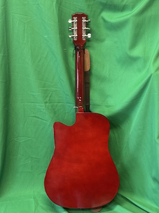 Гитара новая с ремешком