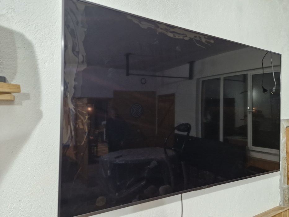 Sony Bravia 75, спукана матрица