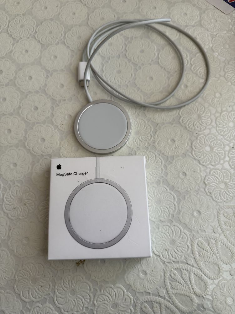 Iphone 16 pro Apple case, magsafe