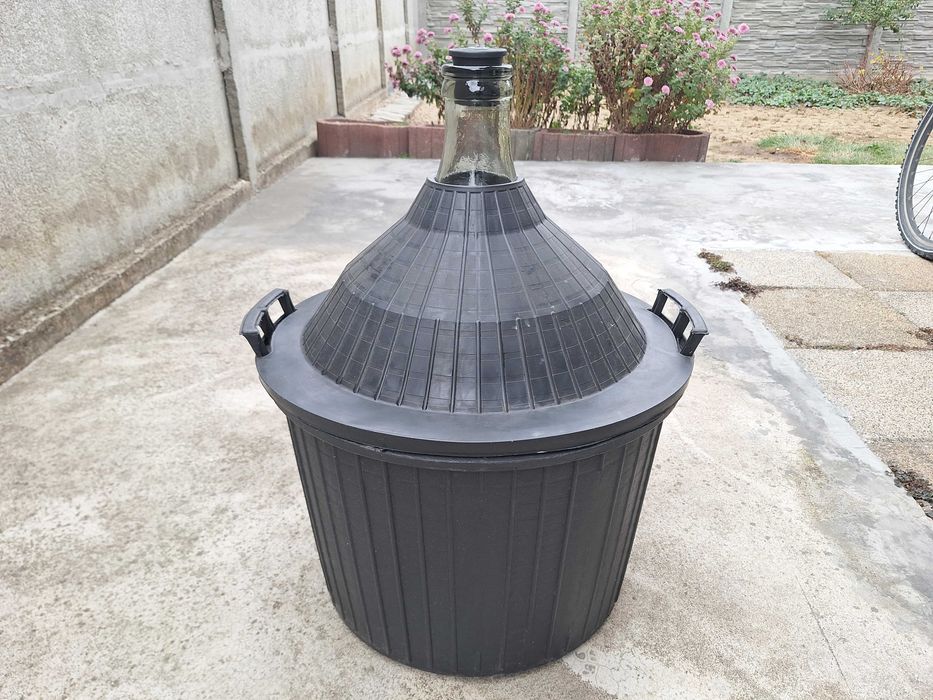 Vand Balon de Sticla de 54 litri, Folosit putin In Stare Foarte Buna