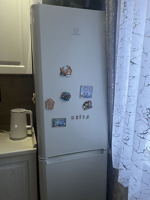 Продам холодильник индезит