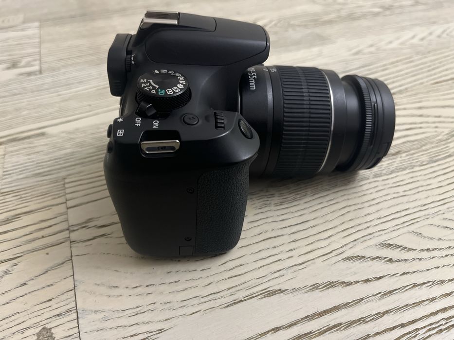 Canon EOS 1300D..