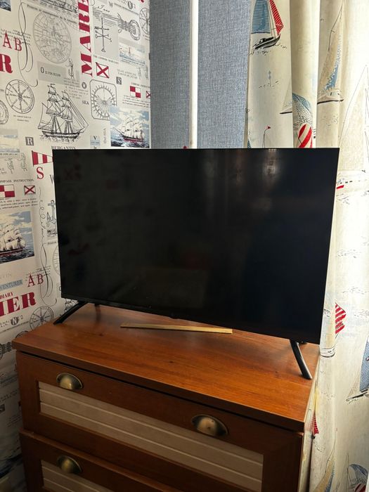 Продам телевизор диагональ 82
