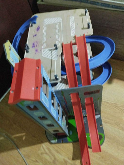 Детски паркинг писта