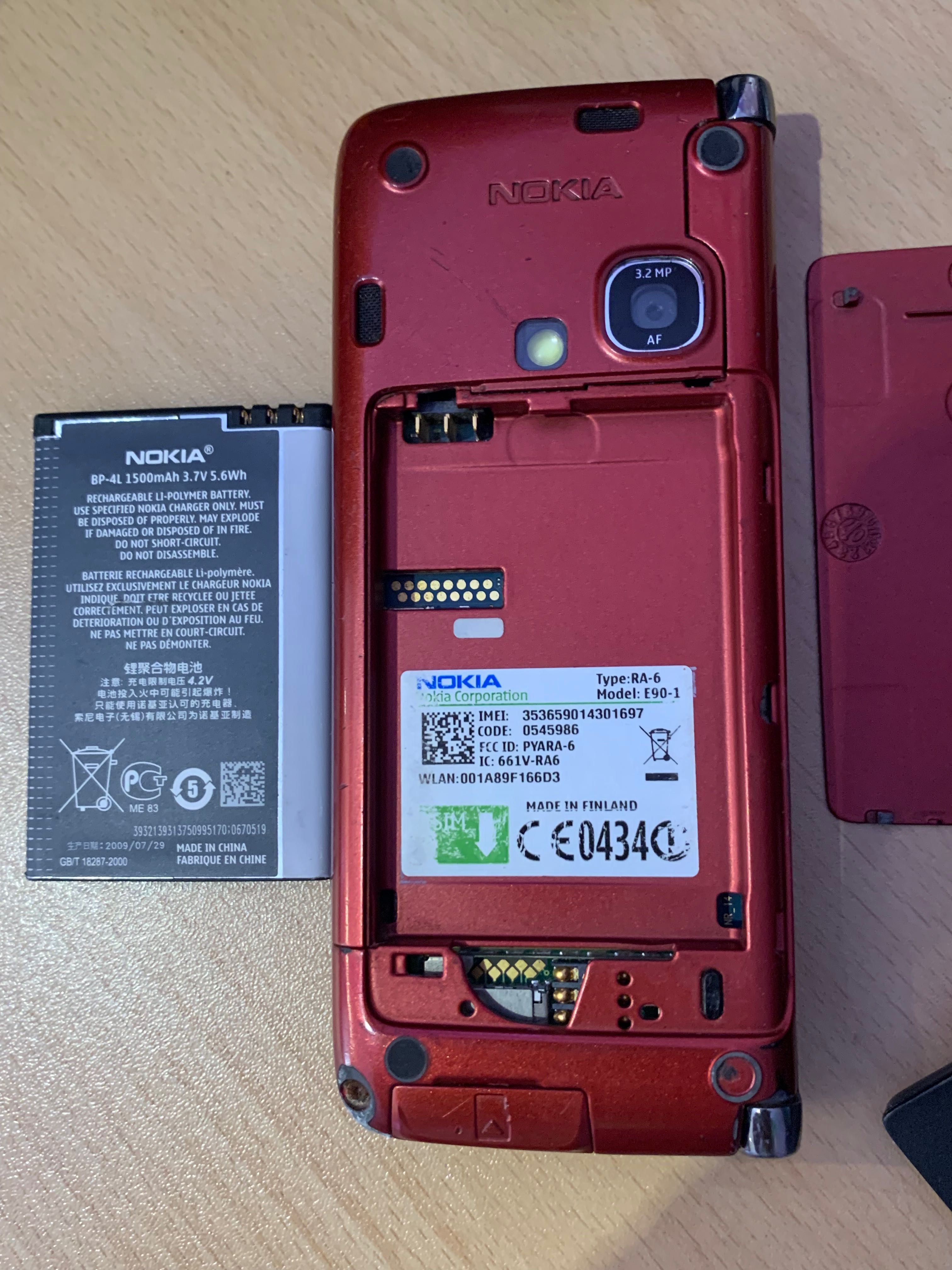 Рядък модел Nokia E90