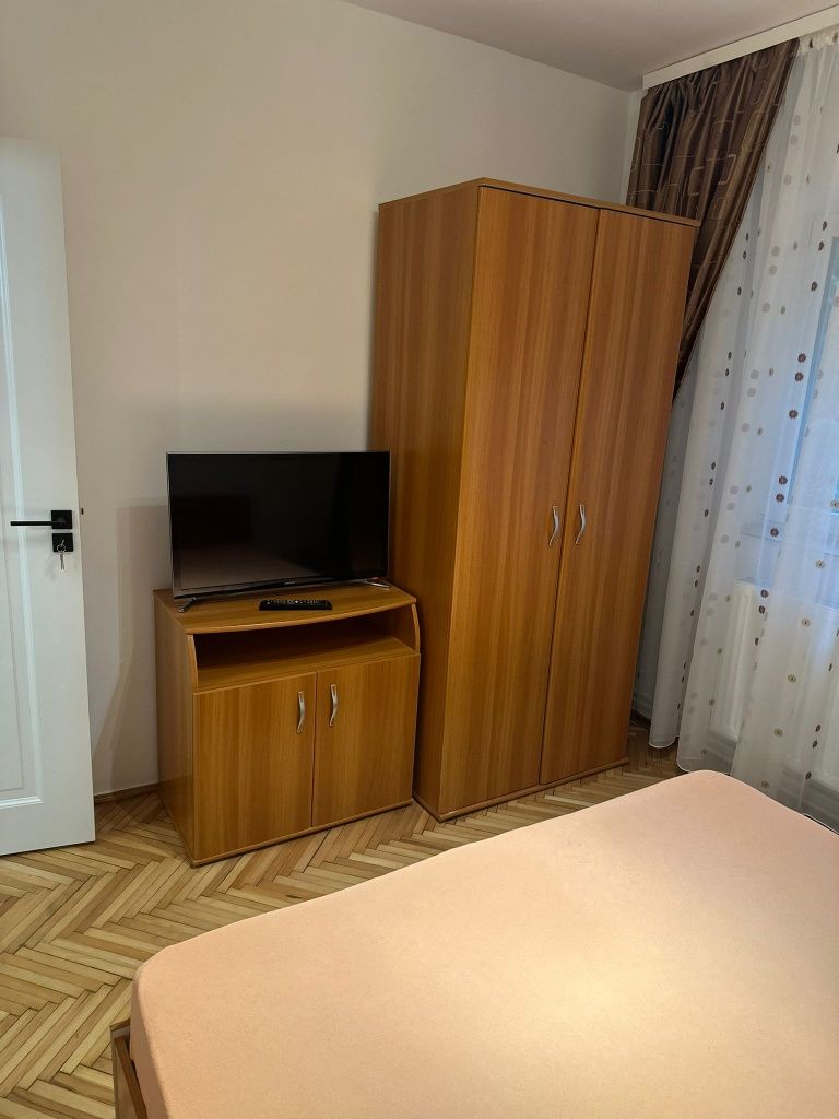 Închiriez apartament proprietar renovat totul nou