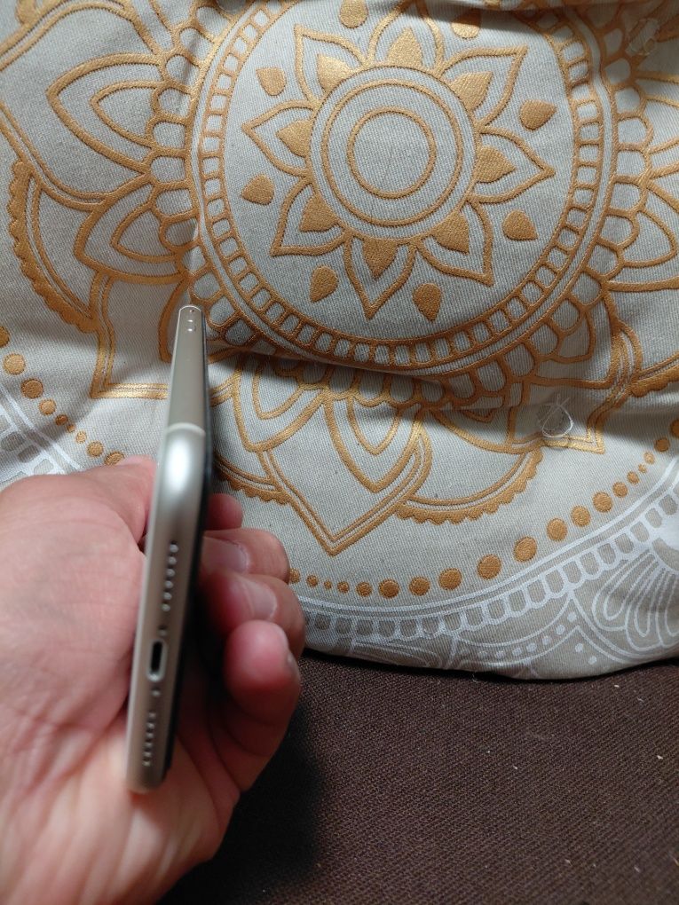 iPhone 11 като нов .