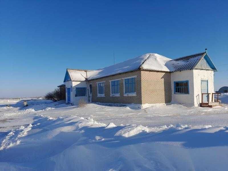 Продам здание с прилегающей территорией