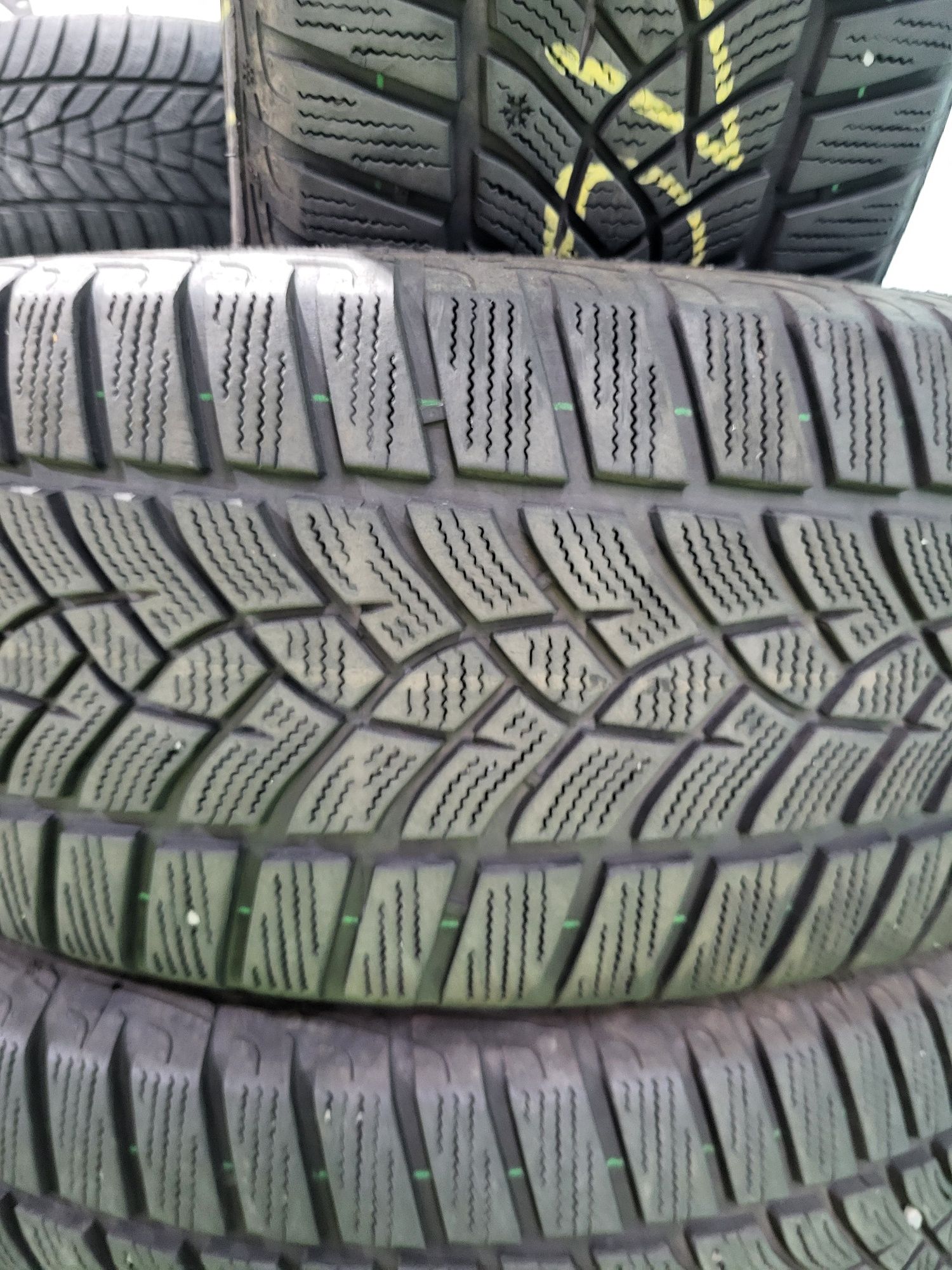 4 бр зимни 215/55/17 Goodyear