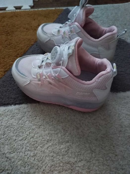 Маратонки на колелца 30 номер