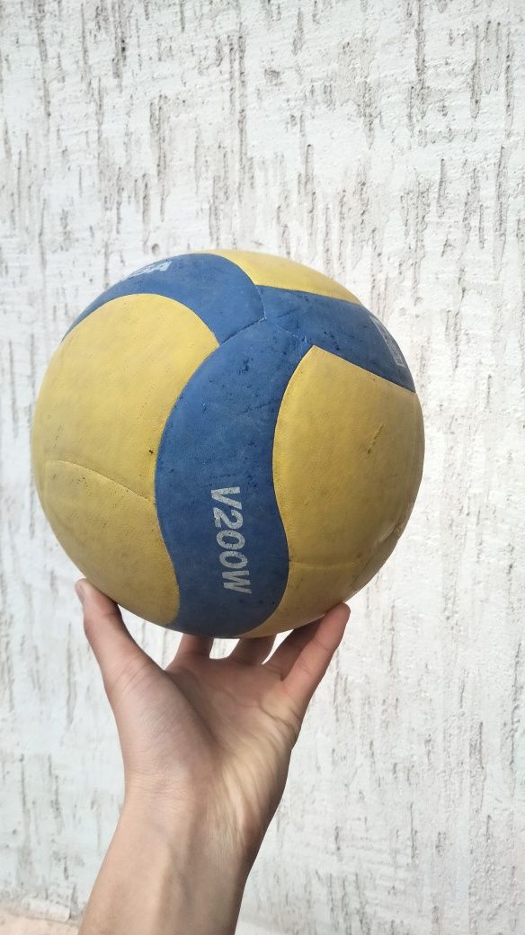 Продам волейболный мяч